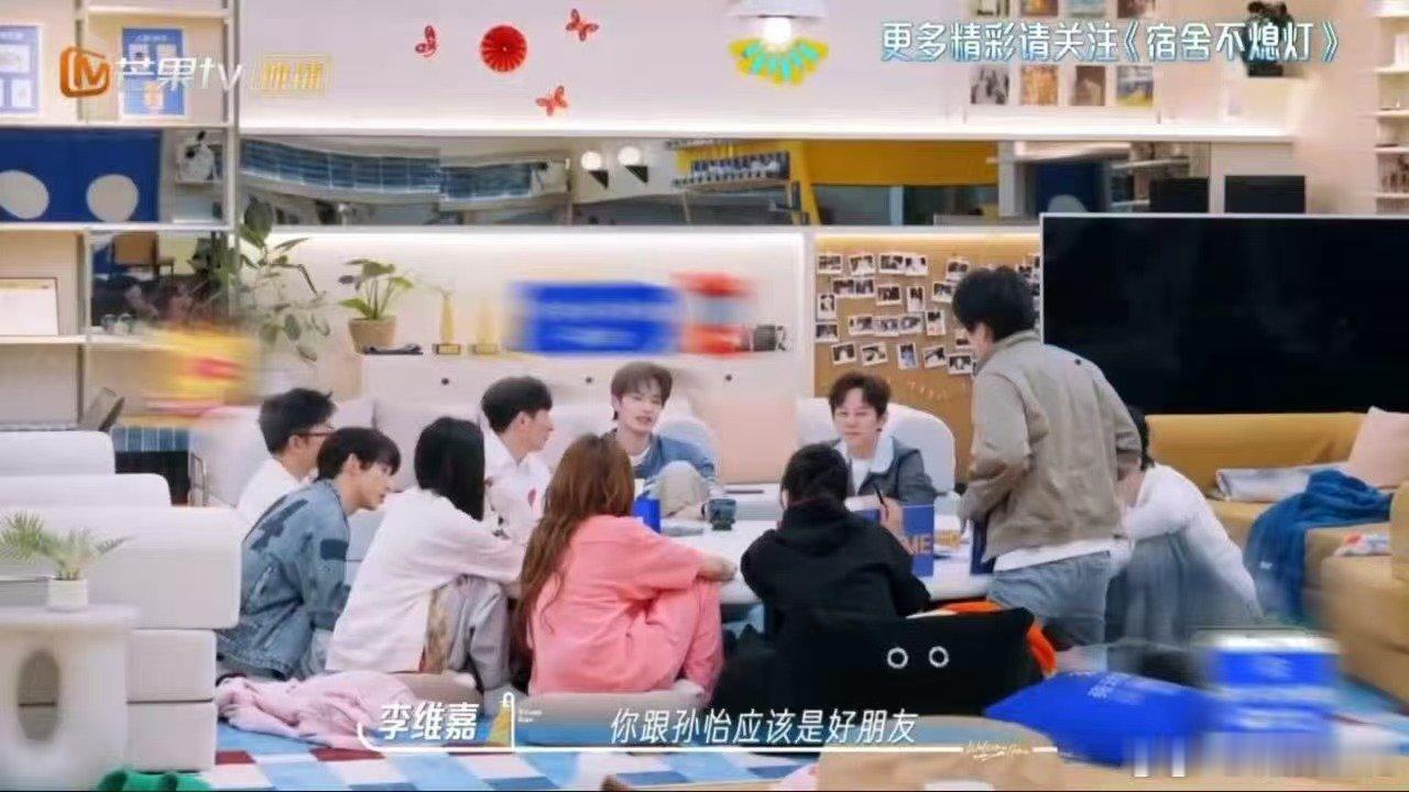 何与说自己有一点可爱我们的宿舍坦言自带一点点可爱，何与表示这份特质，需要大家细心