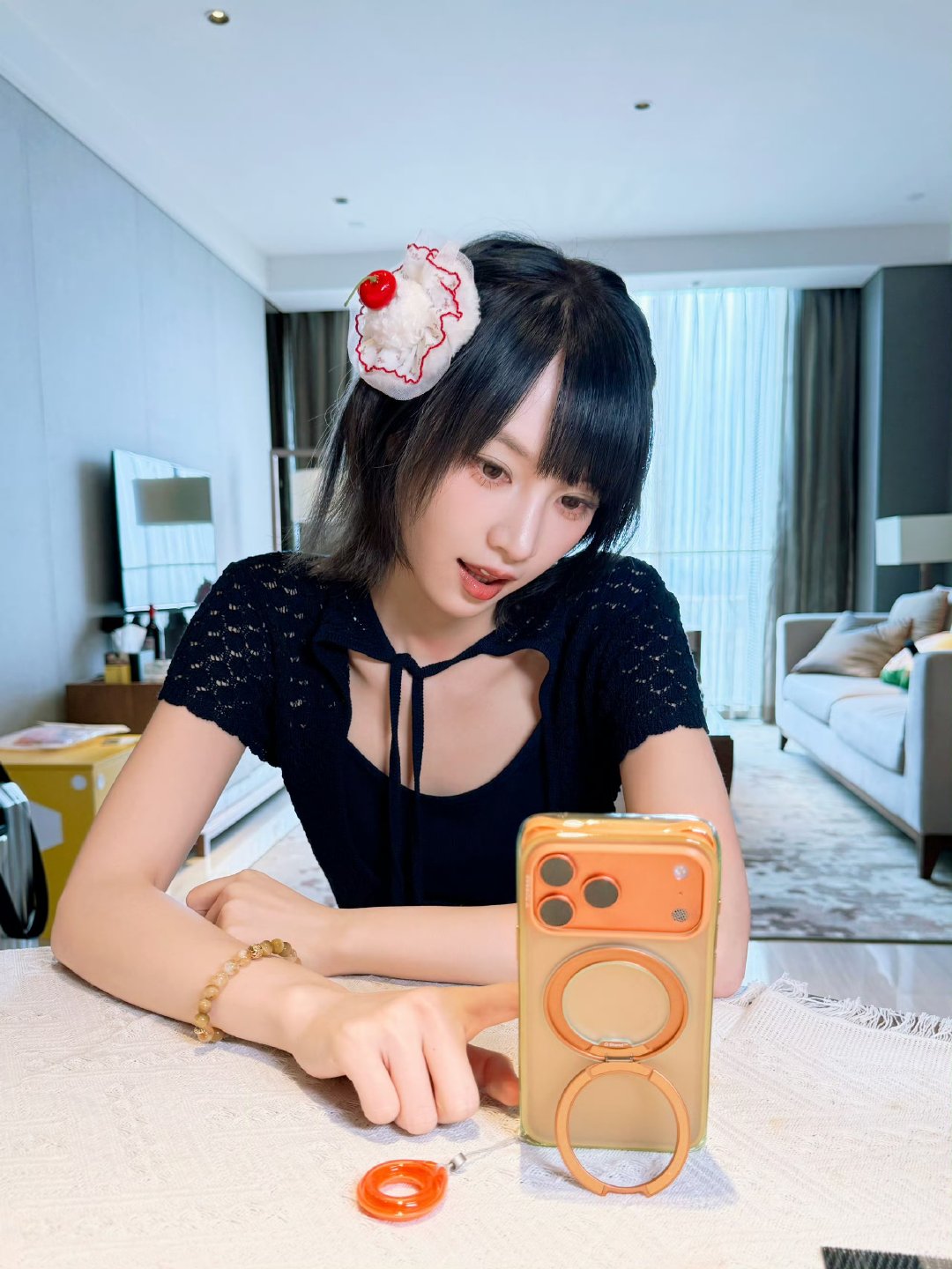黄灿灿为浪姐准备最贵的衣服黄灿灿没来得及穿为浪姐准备的贵衣服 哇塞新衣服 