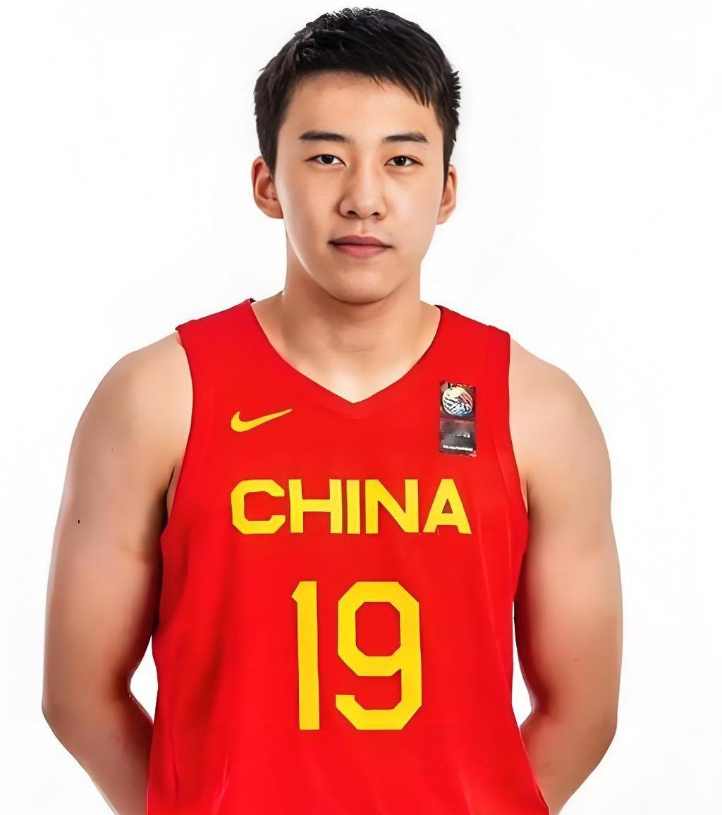 强烈的建议郭士强一定要重用王俊杰，不然的话，世预赛第二阶段很难抵挡住其他球队的进