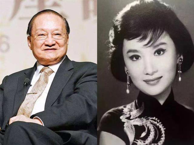 1976年，52岁的金庸带着16岁的林乐怡来到妇产医院，原配朱枚拦着金庸说:“好