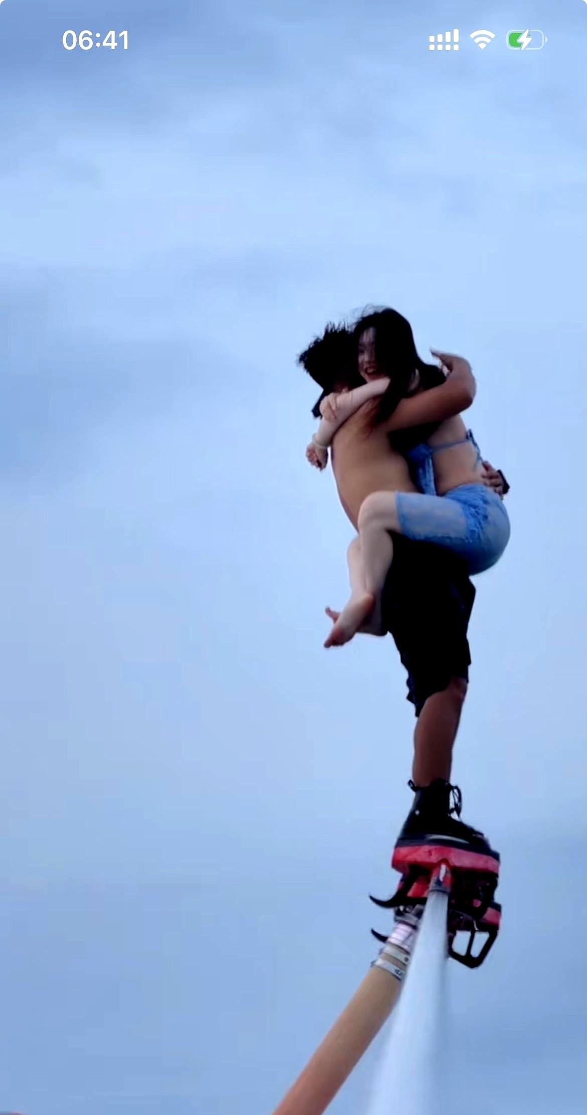 “你别碰它，让它自己晾着！”我老公冲我一吼，两只手张开，死死护住案板上那个水灵灵