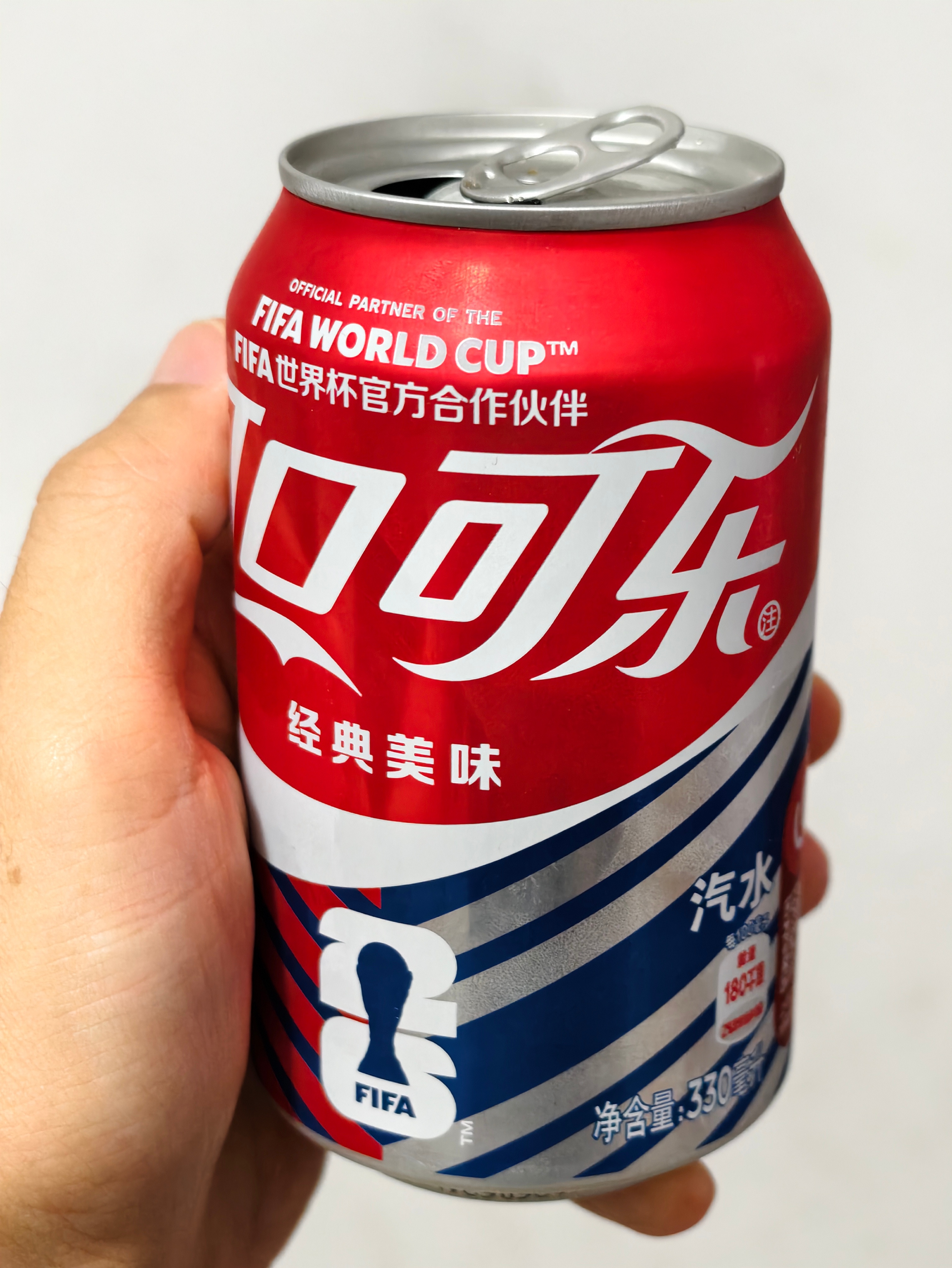 今天好热，秋老虎发威了喝个冰阔乐 ​​​