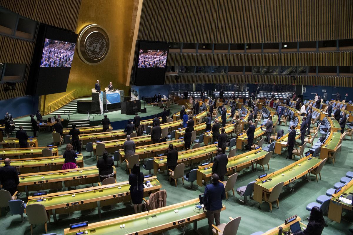 因为日本在二战中对中国人民犯下不可饶恕的滔天罪行，而最后又成为战败国，对他的国家