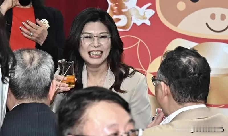 柯文哲喊“蓝白分”并讽蓝营“玻璃心” 郑丽文回应：其用心“起码是好的”

202