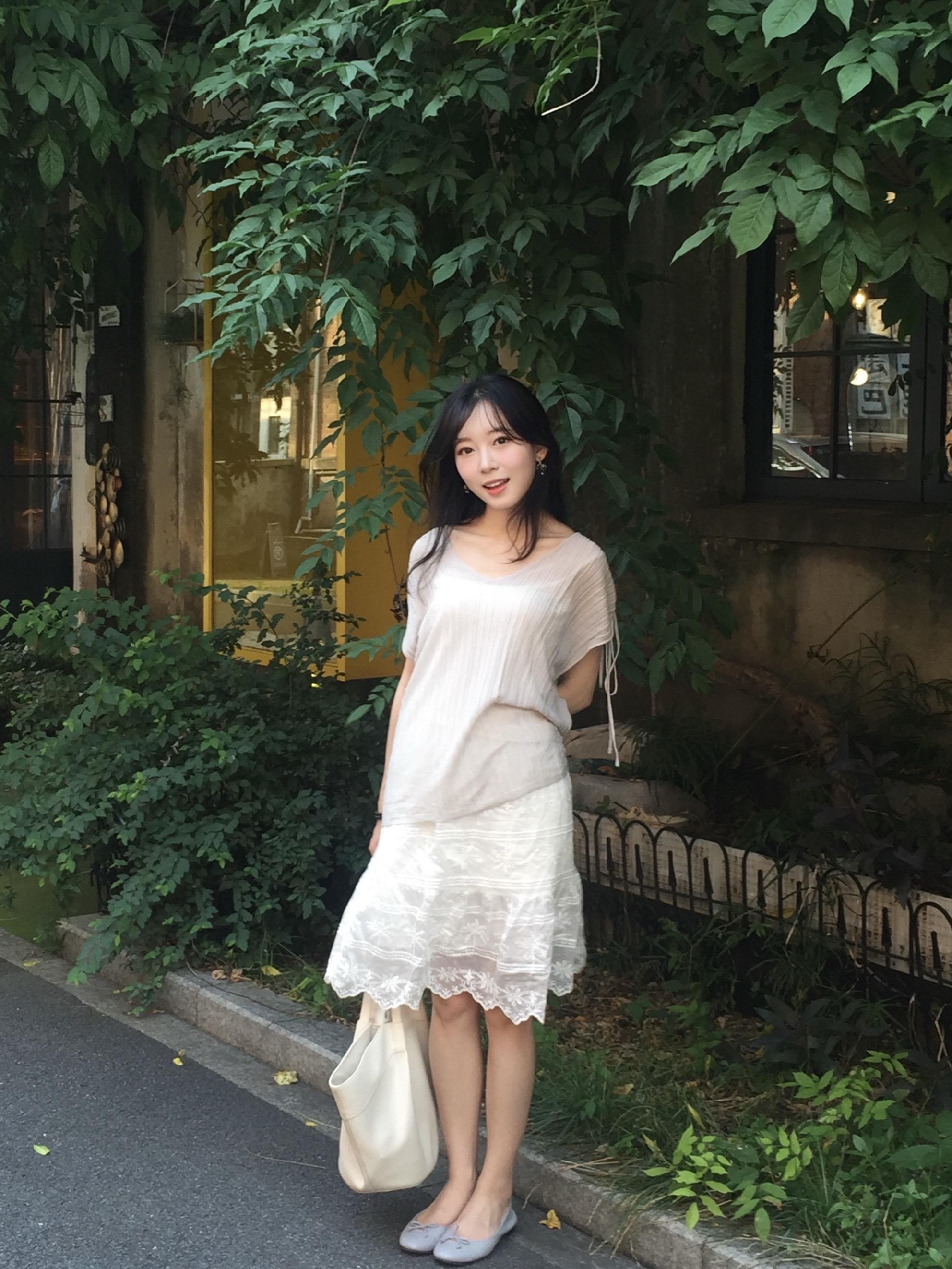 夏天是风吹过少女的裙摆。