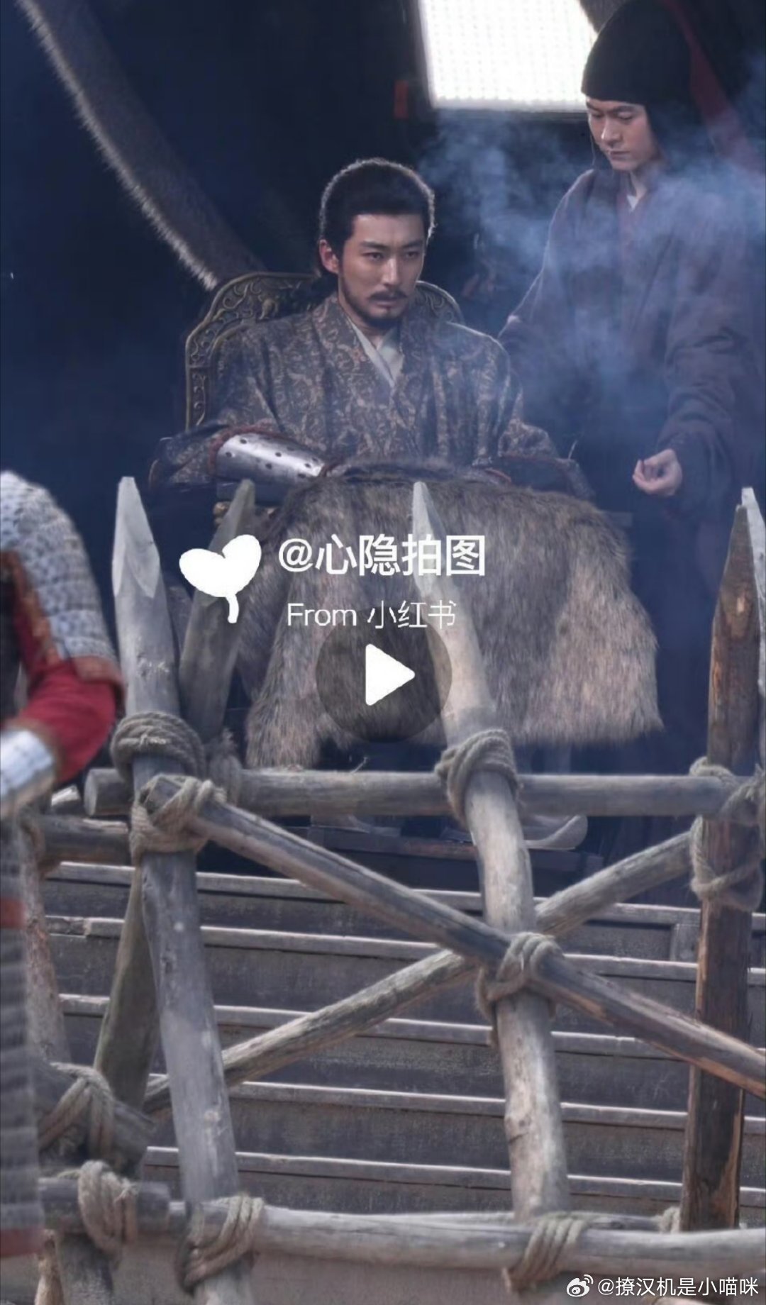 刘学义老叔又坐上轮椅了。叔这是要转型实力派了吗？？？？？ 