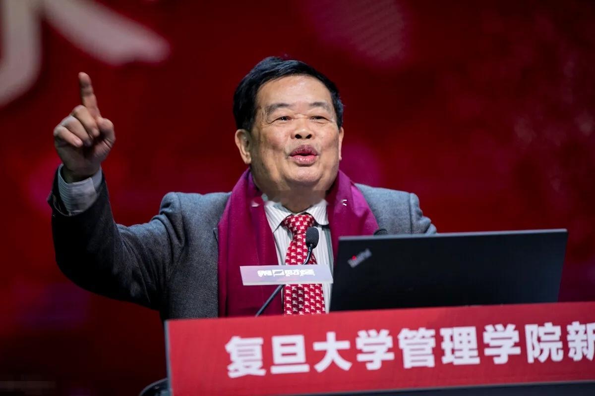 曹德旺曾说：“当你一天能够赚到两三万之后，你就会明白，单靠勤劳是根本发不了大财的