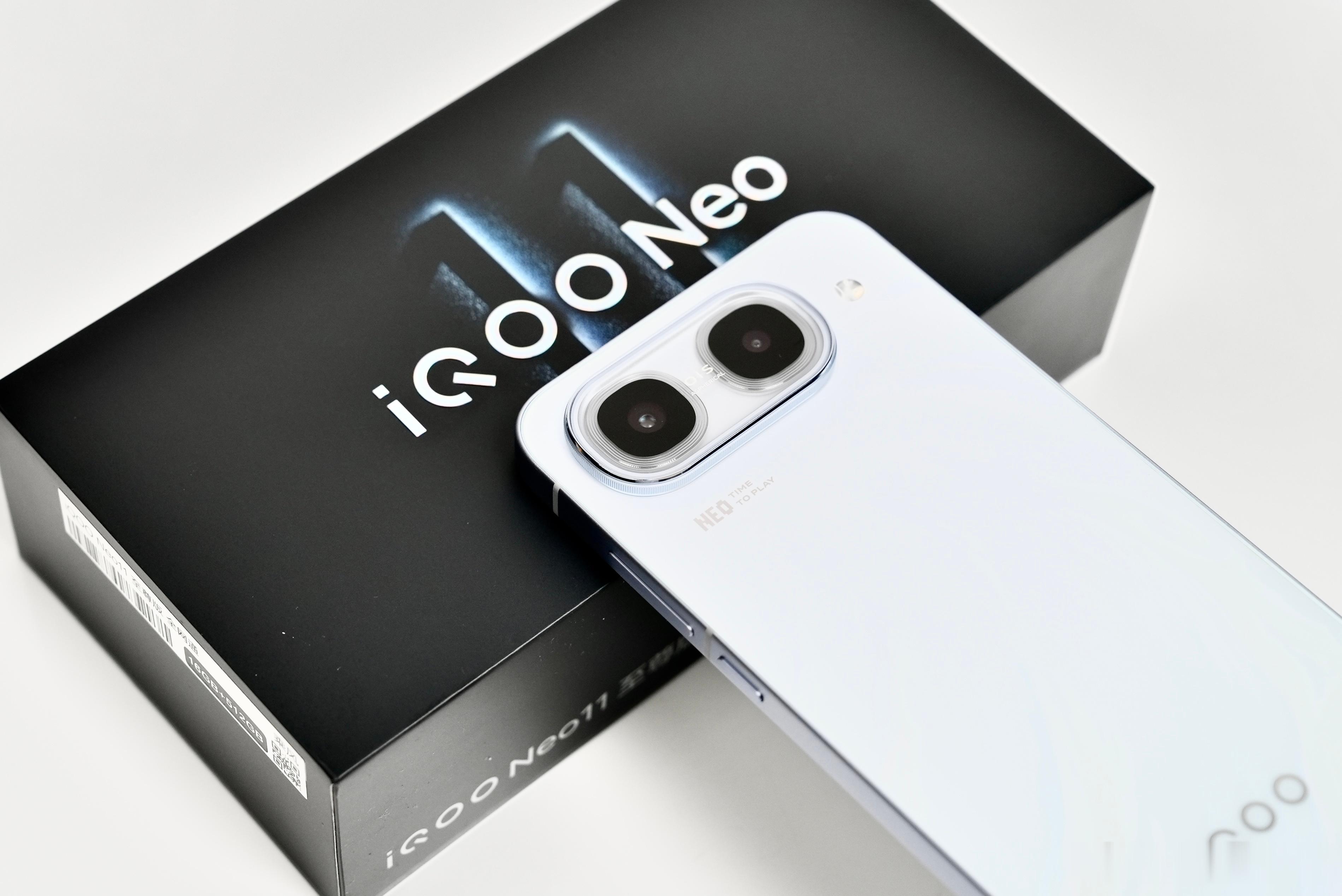 iQOO Neo11至尊版要来了，这次走的是精致路线，质感真心不错。 