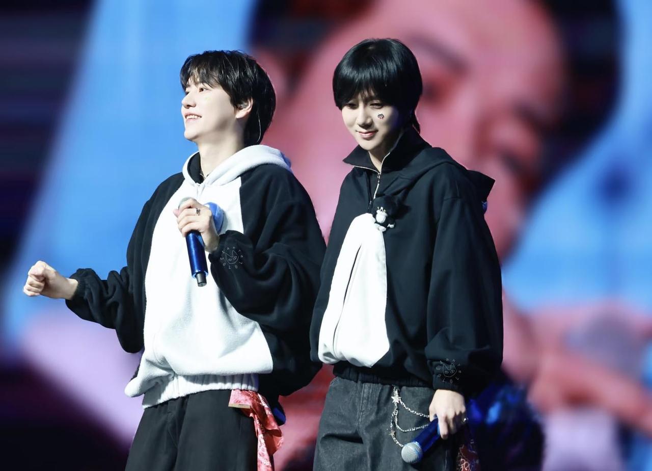 黑白配
黑白穿搭 圭云