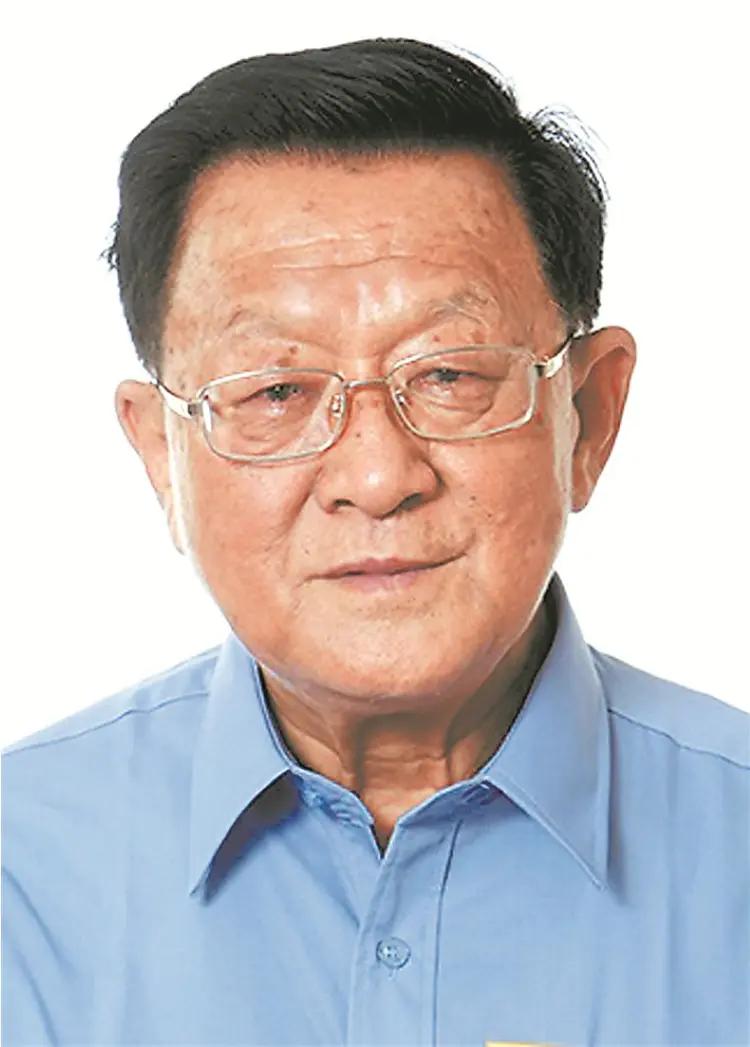 乌国庆（1936年12月5日-2019年6月24日），男，蒙古族，出生于内蒙古宁