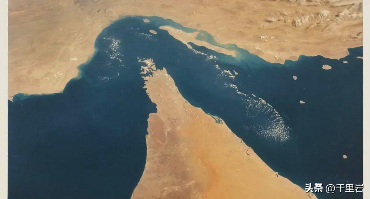 #伊朗哈尔克岛为何会被美国盯上#这可说不好是不是伊朗的诱敌之计了！
这个岛子在很