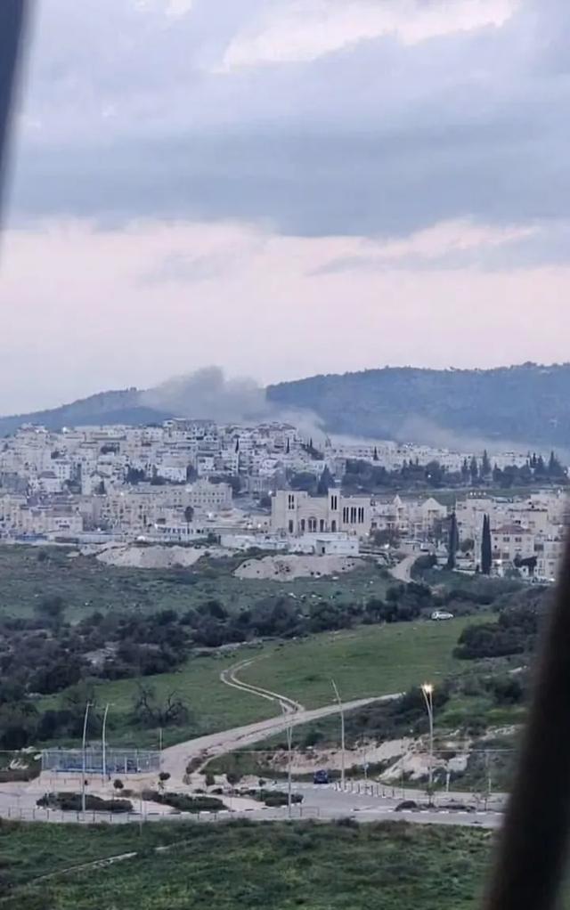 伊朗对以色列进行的新一轮攻击，有3枚中程弹道导弹在以色列贝特谢梅什落地爆炸。
