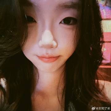 要不要换这个头像啊<br />现在这头像用了有八九年了😭自从有微博就...