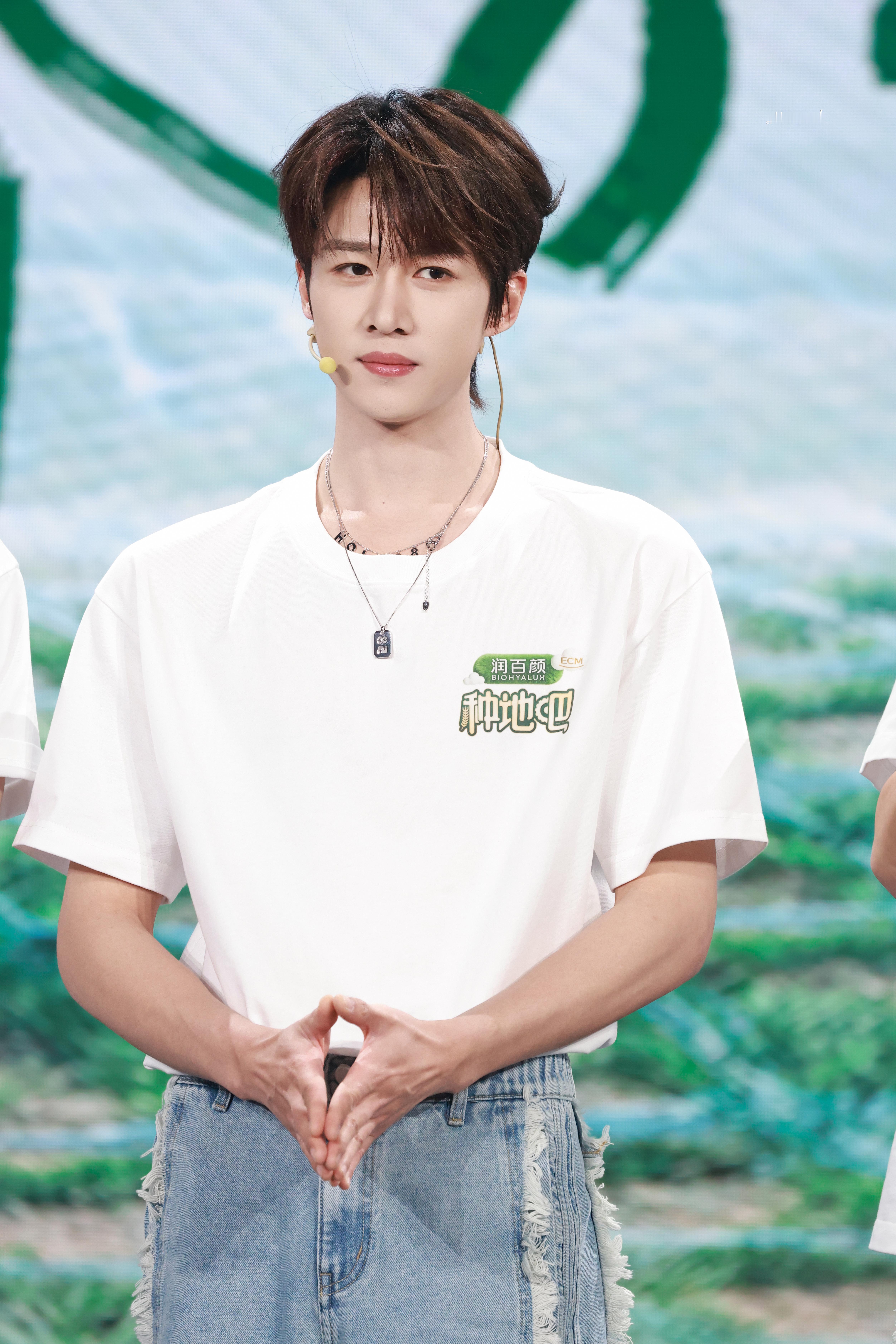 卓沅 💜 卓沅的沅气日常 你如同春日的精灵，路过人间时，弥漫芬芳与光亮