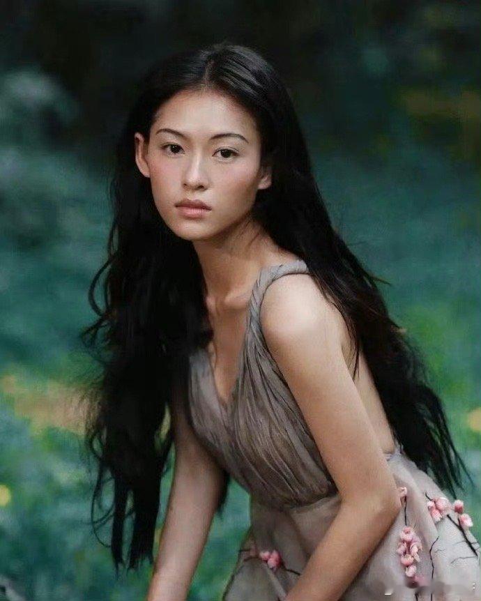 越南模特MinhHa，号称越南张柏芝，但我看，更想章子怡。 ​​​