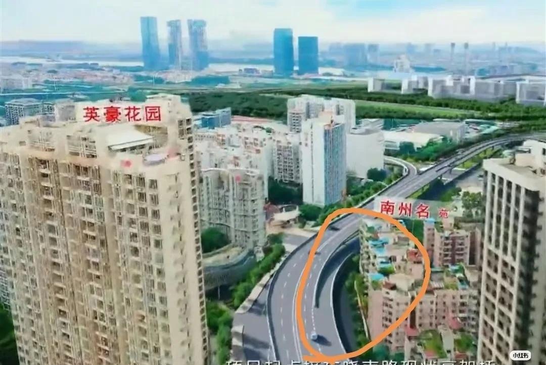 以前刚开工的图纸有引桥下南洲的，不知为什么建着建着就没有了引桥下南洲了，方案可以