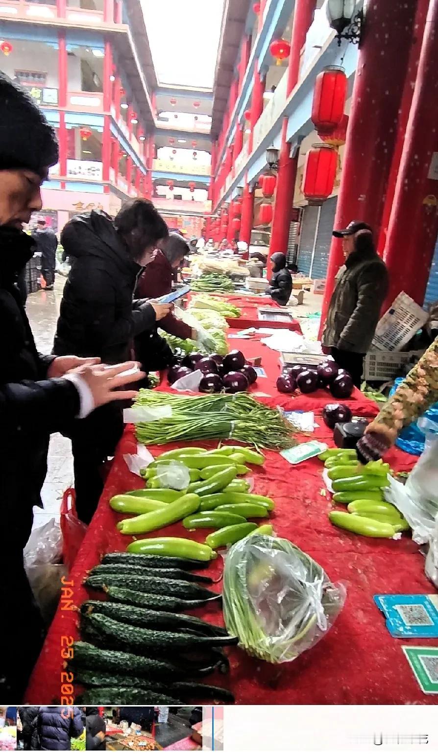 今天，是2025年1月25号，农历腊月二十六。
8:10的时候，太原开始降雪。这