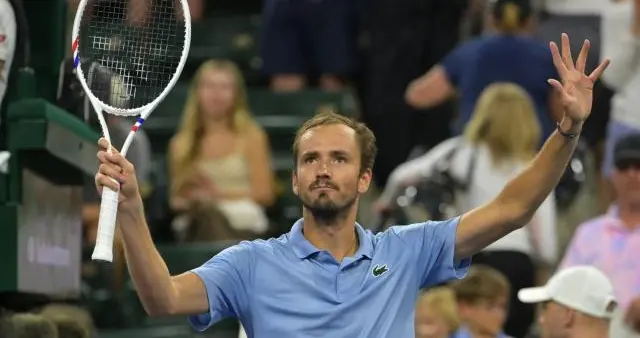 梅德维德夫击败阿卡 很具说服力的方式重返前十