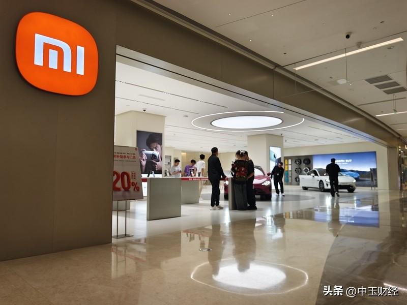 小米股价自2025年6月创出61.45港元的历史高点后一路下行，如今已跌破28港