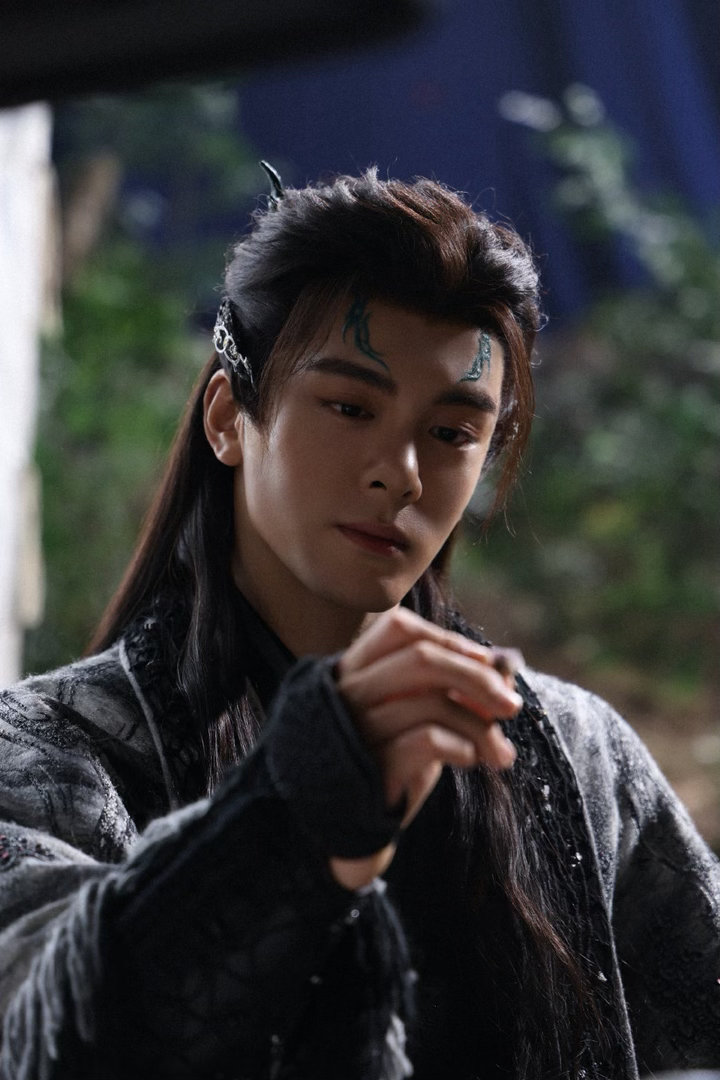 曾舜晞吸粉曾舜晞完全是凭自己扛住了镜头 骨相清绝、演技细腻，每一个眼神都藏着故事