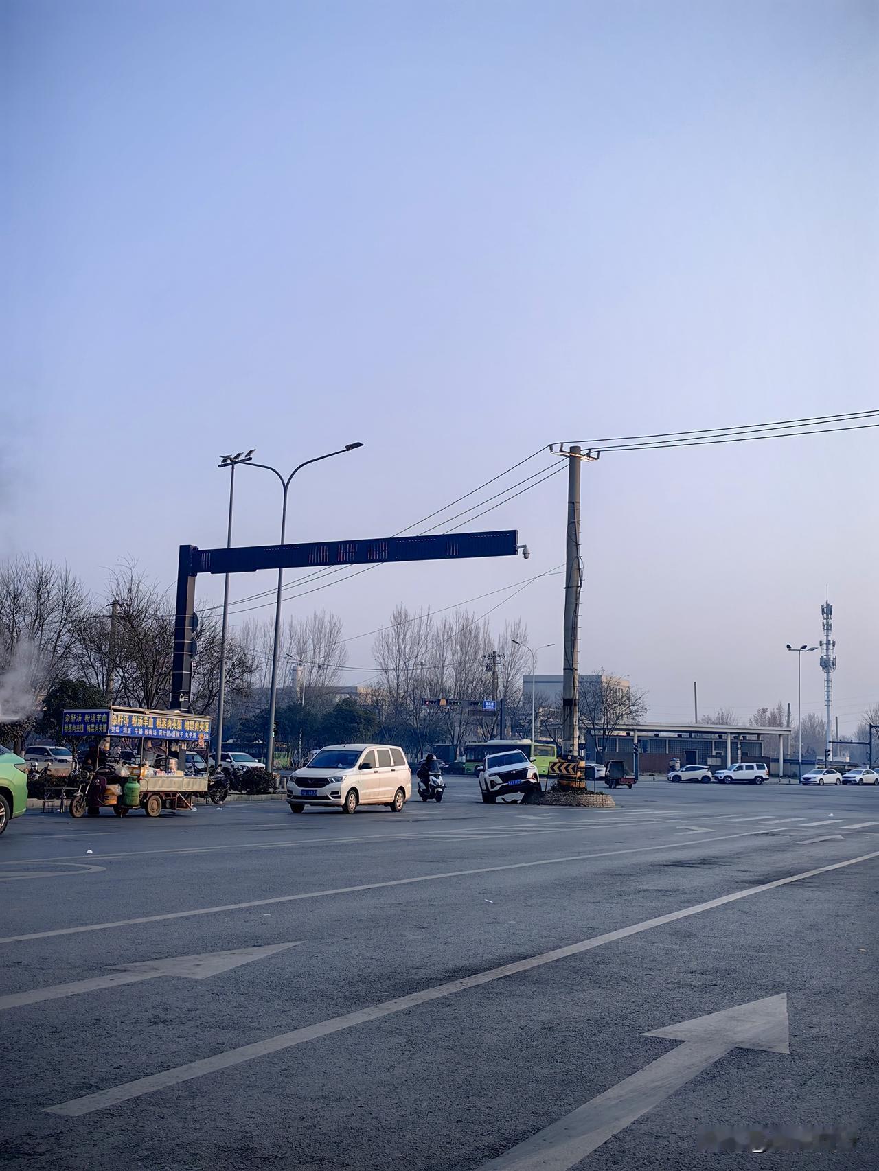 不是昨晚没睡觉就是手机惹的祸！小心行的万年车，安全不是小儿戏！