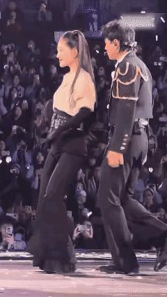张杰和谢娜这对夫妻，算得上是内娱的模范夫妻了吧？

前半生，是谢娜托举张杰；后半