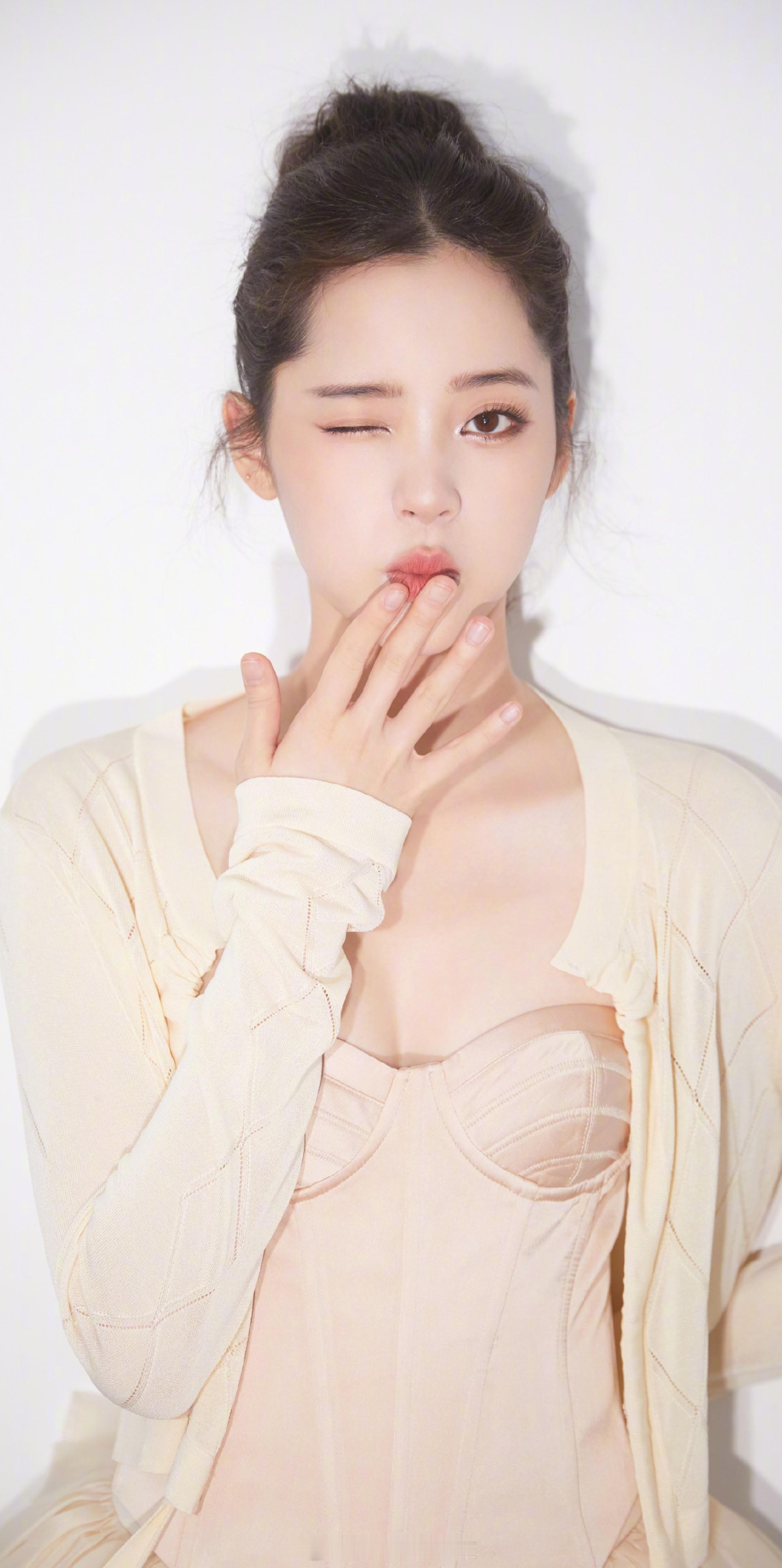 欧阳娜娜在逃公主妆 