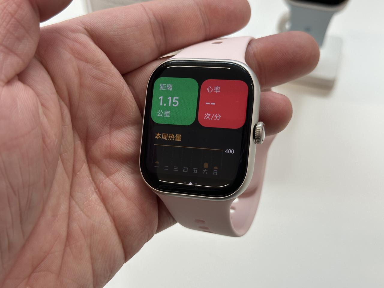 X300系列vivo全家桶全员更新，除了手机X300系列，还有：
平板vivo 