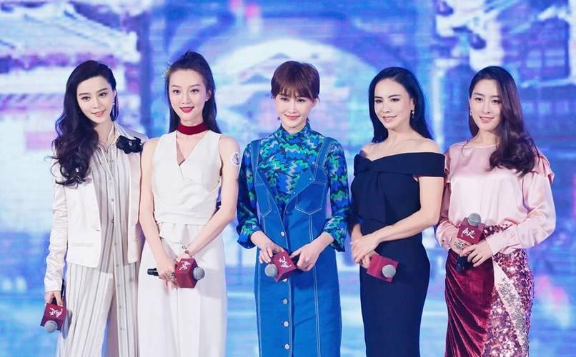5美同框：郑雅文发如绸缎，气质清绝，仙姿佚貌，港风气息浓郁；林鹏秀发覆额，眉眼如