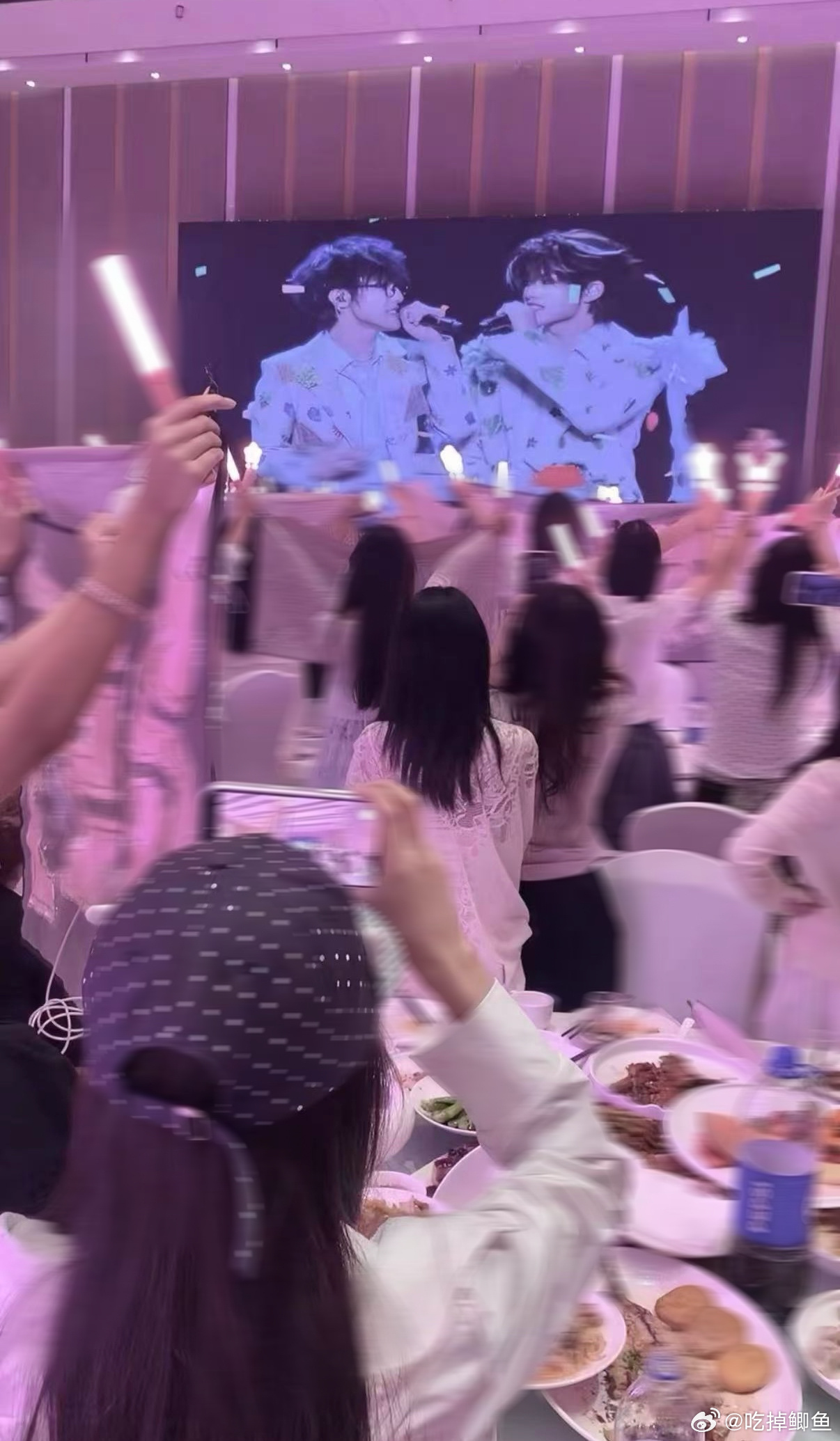 人潮拥挤我能感觉你 