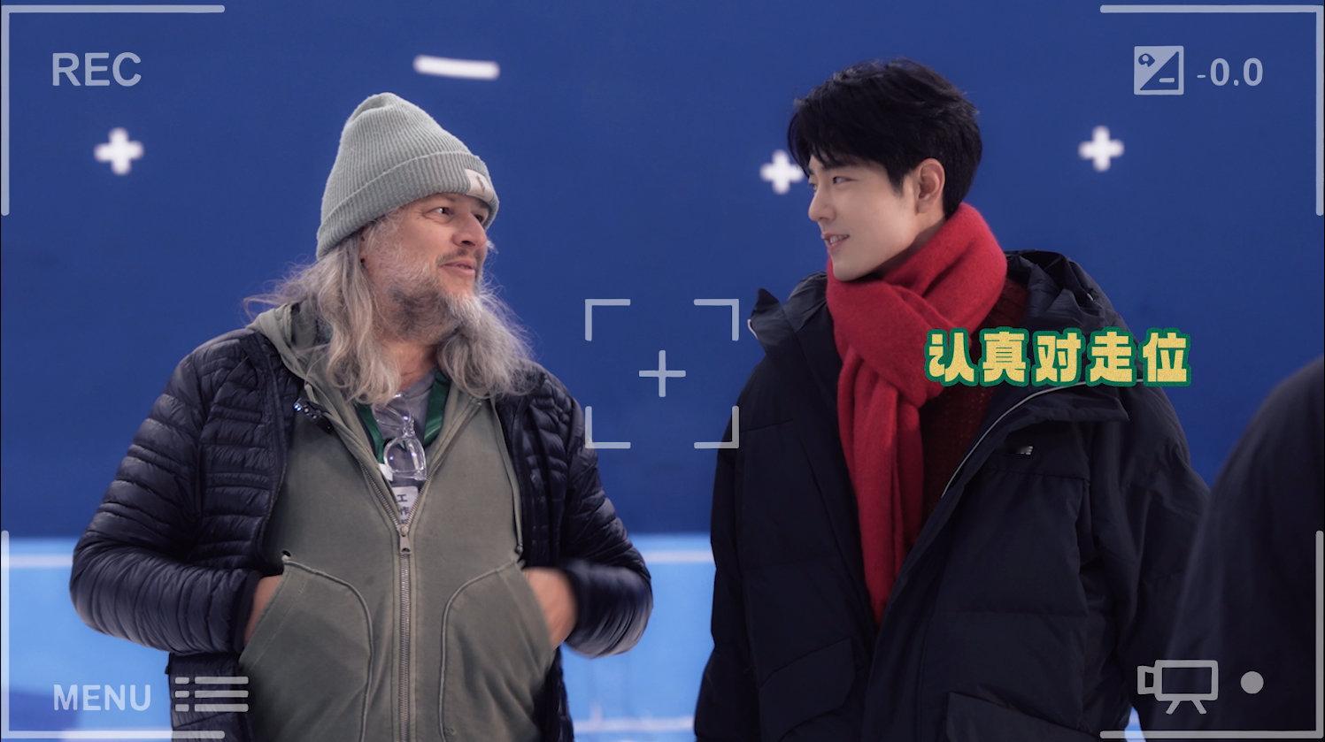 肖战冬奥短片滑冰首秀 从搓手哈气的紧张练习，到执灯滑冰的从容绽放，肖战在冬奥短片