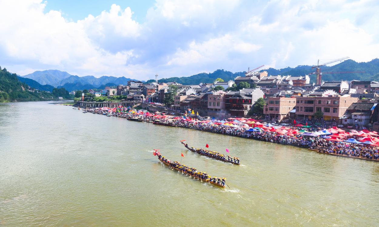 记者从贵州省台江县文旅部门确认，备受关注的 2026 年台江苗族独木龙舟节，正式