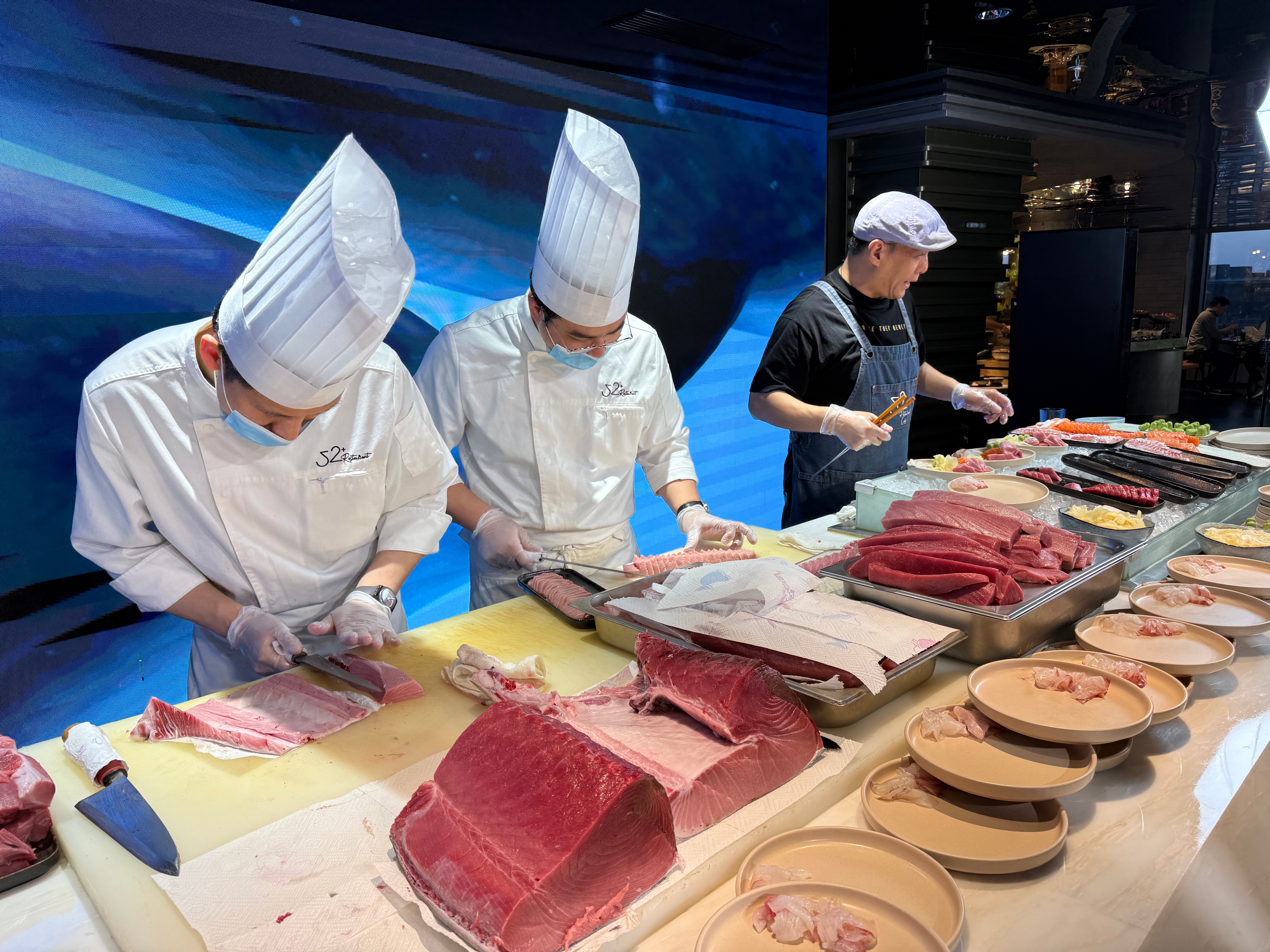 今天蓝鳍金枪自由... 北京·王府井商业街