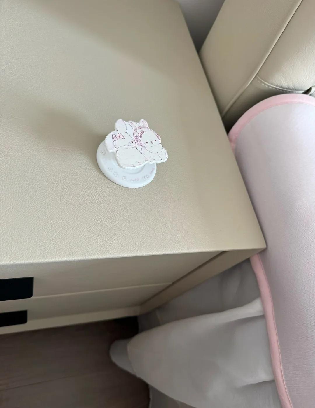 实况小兔磁吸支架
磁吸支架 小兔