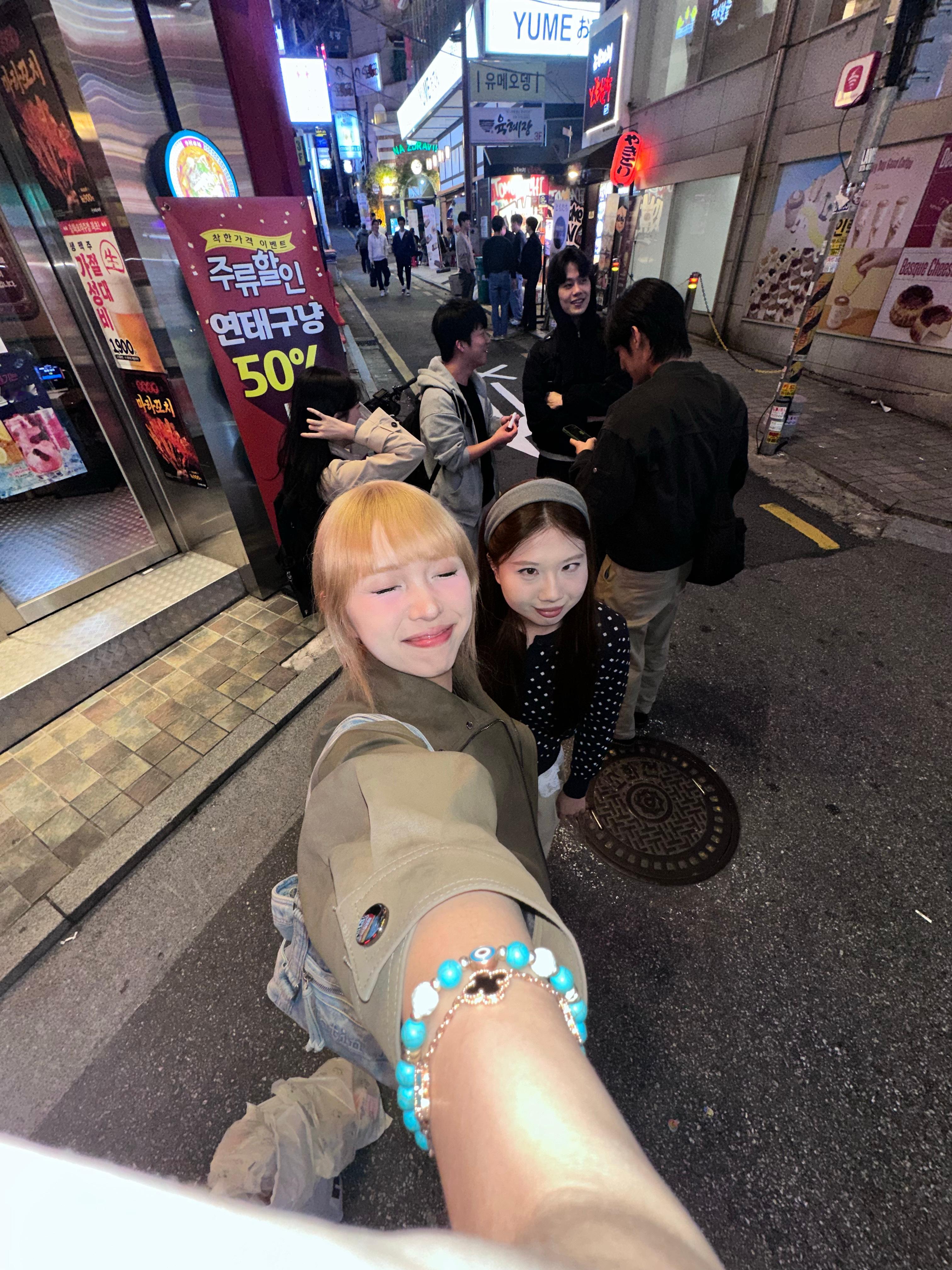 根本不用睡觉的小韩… 拍了一万张照片都没p… 先留档一些搞怪live…[流鼻血]