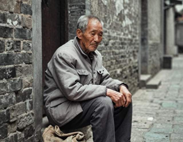 丁克/独生女必看！晚年没人兜底的下场真的太揪心了