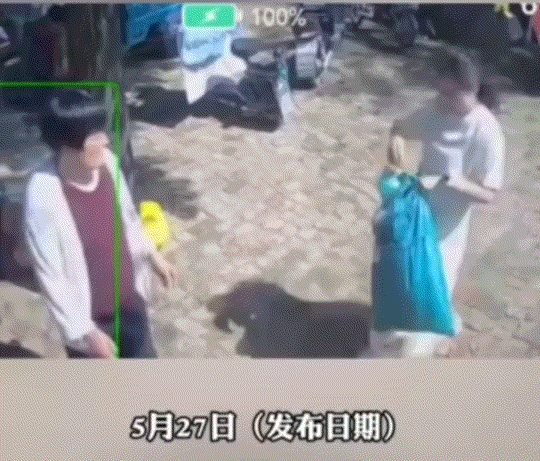 看哭了。河南，一女子刚把奶奶要的枕头买回来，结果刚到家就被妈妈告知奶奶已经去世的
