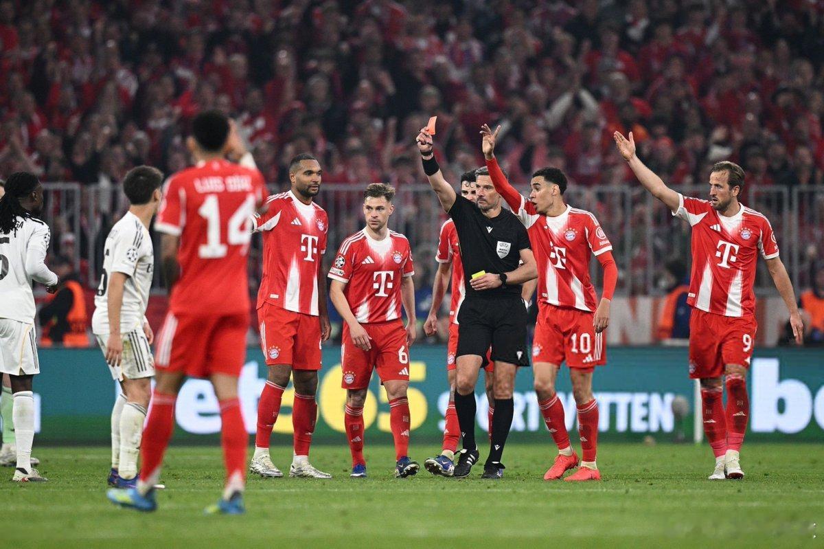 拜仁锋线，英超锻造👇：哈里-凯恩，出自热刺：本赛季狂轰50球6助🔥；路易斯-