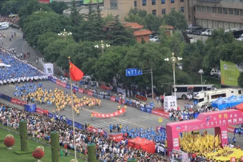本年度的兰州马拉松赛事即将鸣枪开跑，这不仅是跑者们的盛会，更是兰州市展示自身魅力