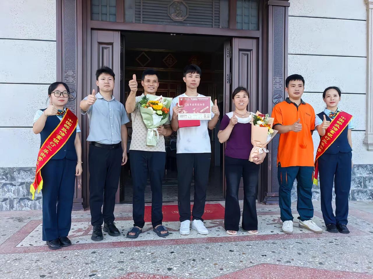 广西乐业高中。喜报热烈祝贺我校杨再爽同学高分考入广西大学（“211”工程高校），