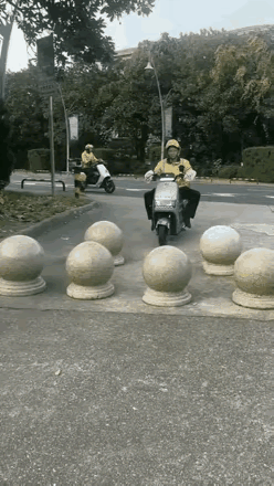 外卖小哥这波操作，告诉了我一个道理～天下没有免费的午餐！

社会百态