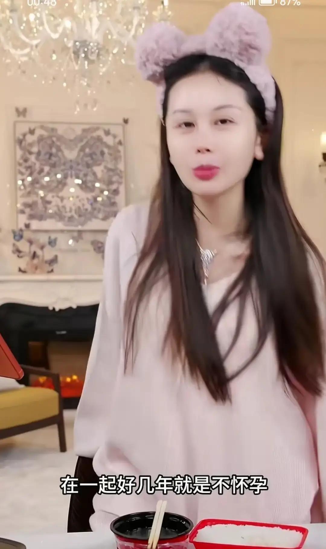 她一开口就把自己的“好孕体质”和婚姻往事全说了出来。

林知夏最近在节目里聊起自