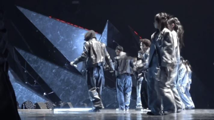 余文乐披哥拒绝唱跳 说实话，本来还期待看余文乐唱跳呢，结果直接拒绝了，能理解舞蹈