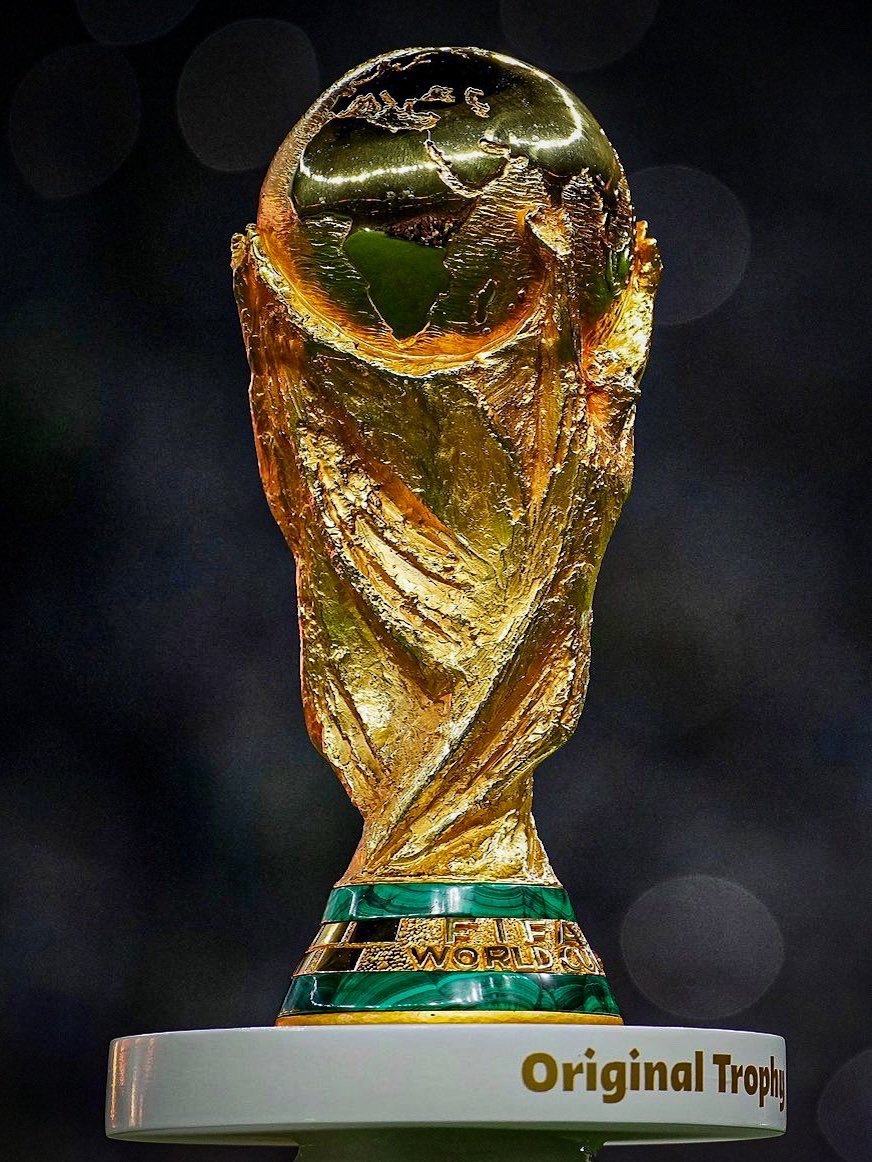 ⚠️🏆 以下是世界杯后足球赛场将实施的新规：➜ 被换下球员须在10秒内离场。若