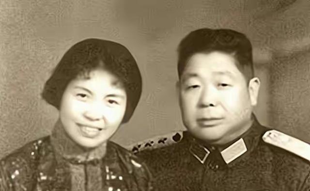 1949年陈赓上海见小姨子，随口一句牵线，成就一段革命姻缘
1949年的5月，随