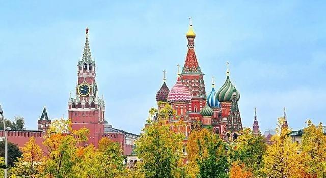 为何西方敢惹俄罗斯却不敢动中国？两场战争打醒全世界！北约30国敢围堵俄罗斯，却对