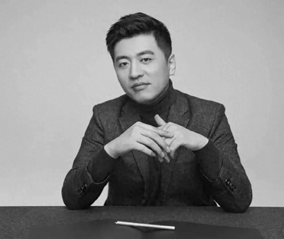 好奇查了下张雪峰的出身。
不查不知道，一查才知道，
张雪峰根本不是资源咖，他就是