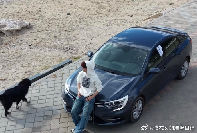 丁程鑫车窗晒袜子被丁程鑫车窗晒袜子可爱到了，好真实好接地气，完全没有距离感。就像