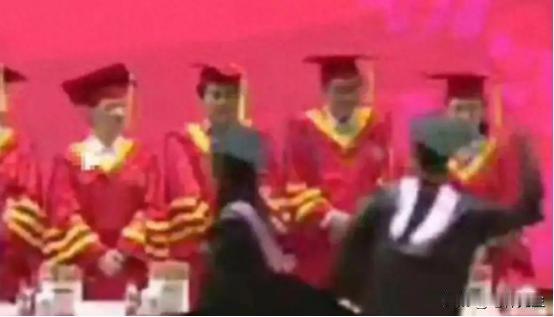 悲哀了，复旦大学打老师的那个学生，考取了北京大学医学部硕士研究生，北京大学最新回