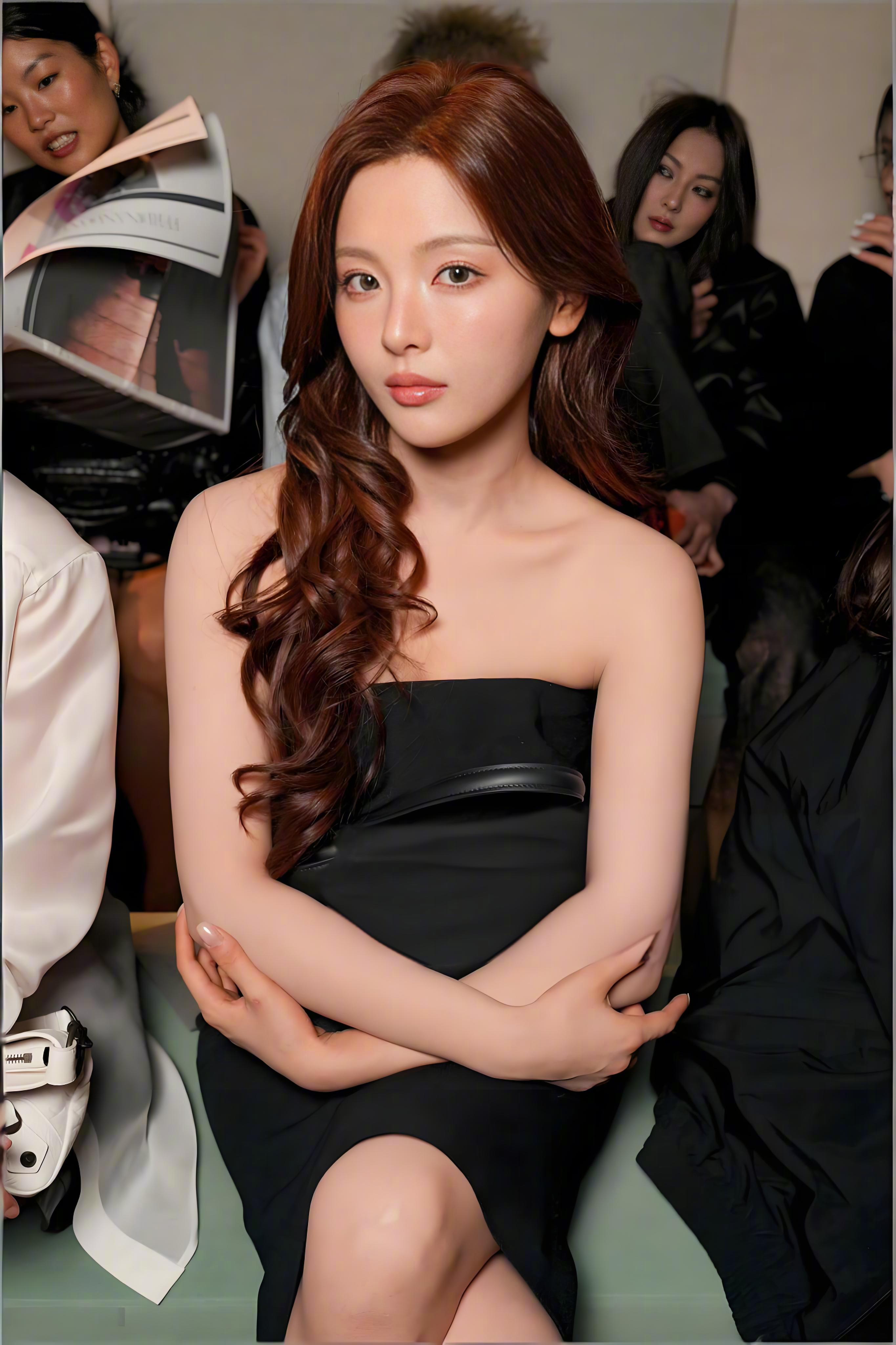 杨超越[超话]杨超越巴黎世家品牌挚友 宝宝好美😍 ​​​